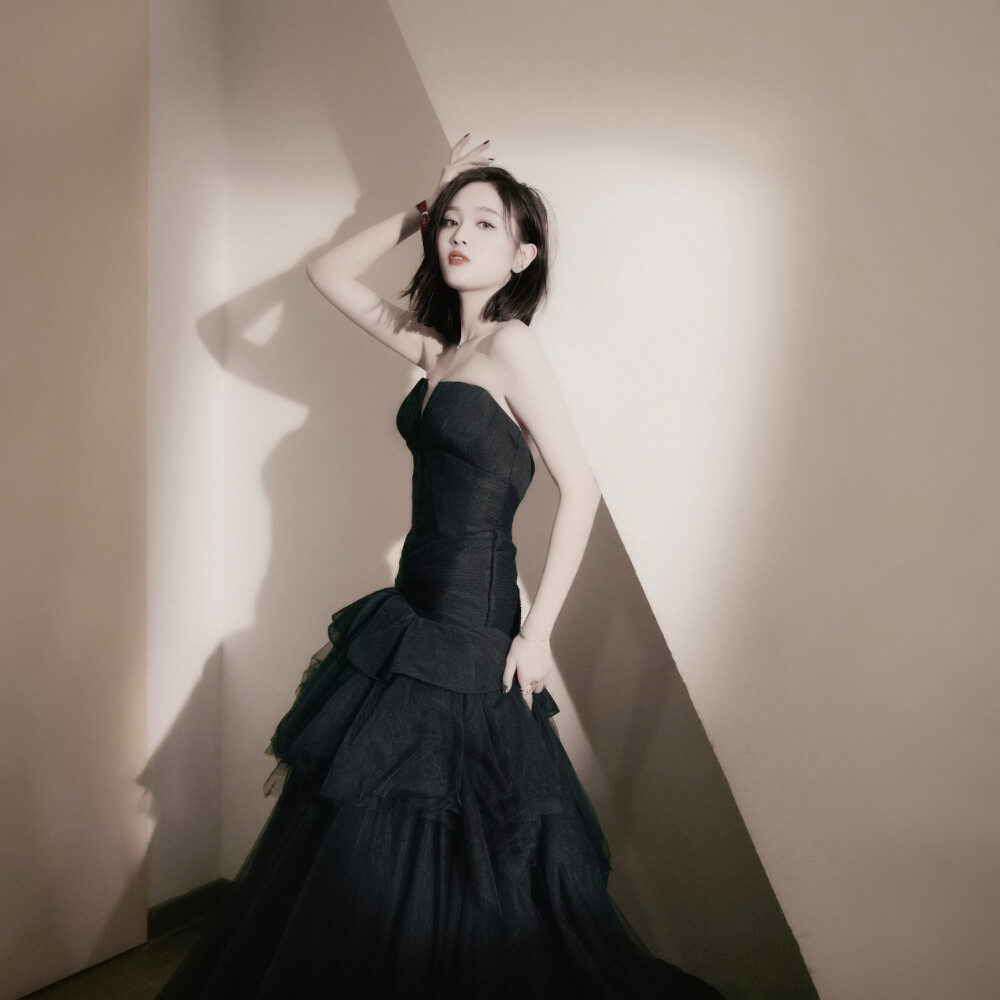 ˙你是我意料之外的意外。
˙吴宣仪 ／ 江思吟