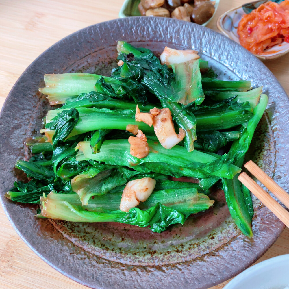 腐乳汁炒油麦菜、虫草红枣土鸡汤，从一小口开胃泡菜开始，美好的一天～