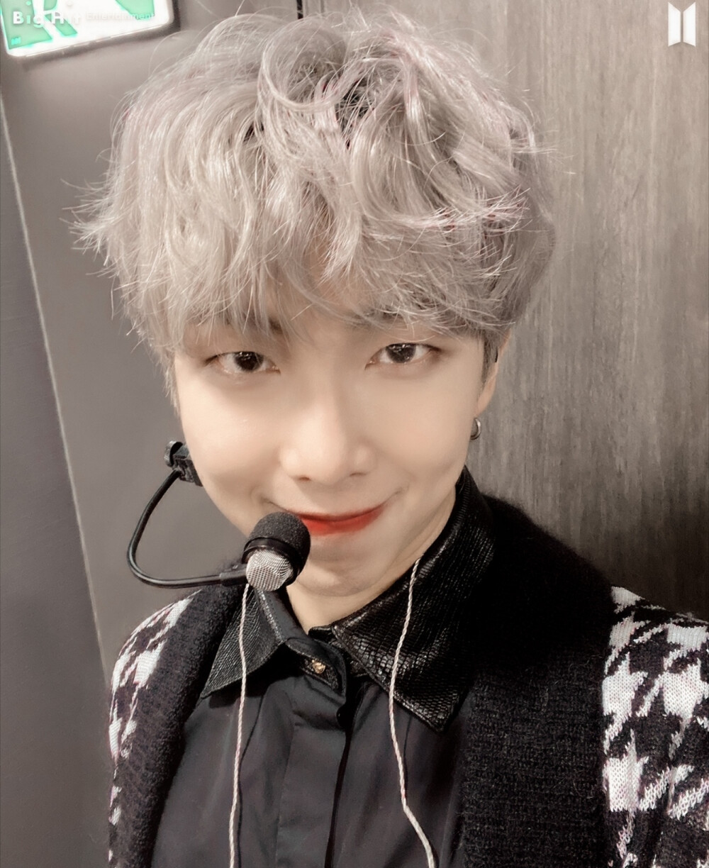 “我家小公主，脾气大是应该的”
金南俊
cr.宫图