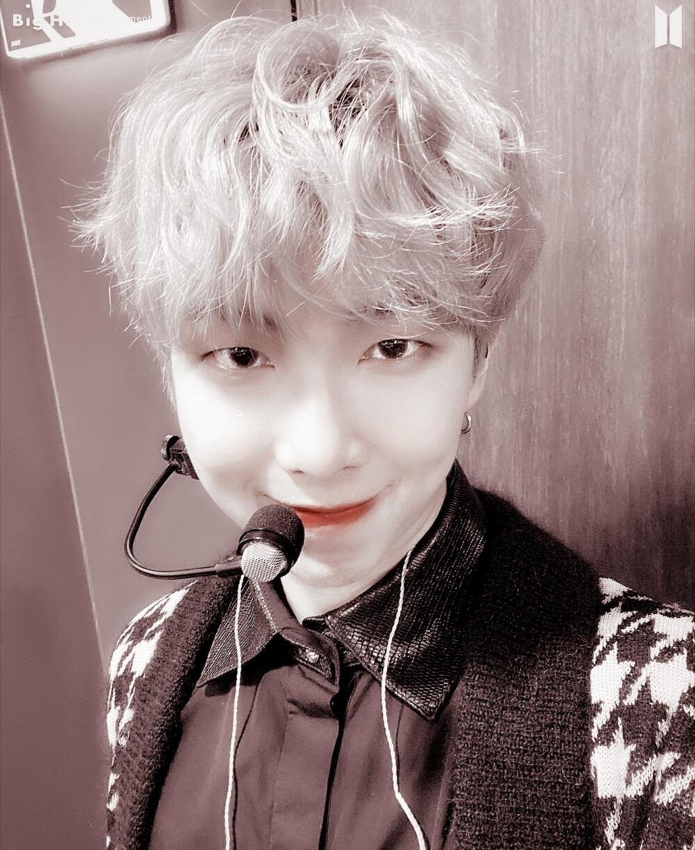 “我家小公主，脾气大是应该的”
金南俊
cr.宫图