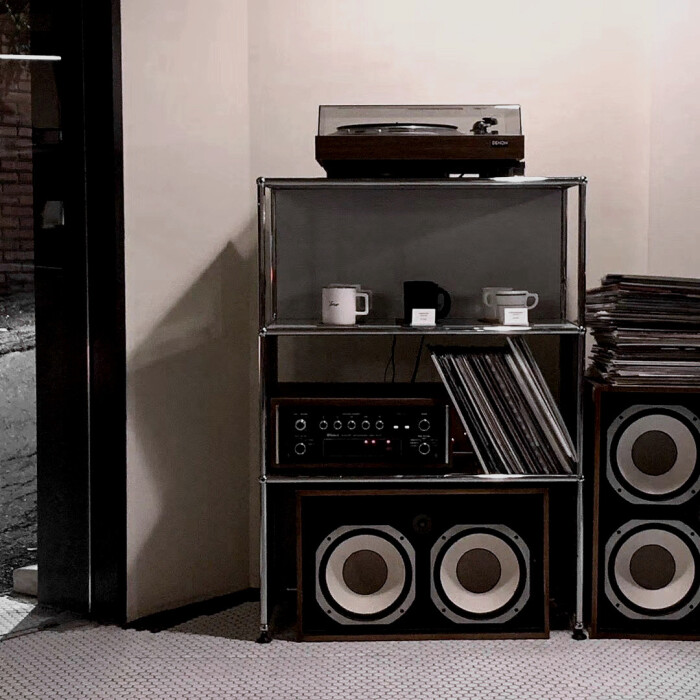 "爱意随风起 却不随风散 在这路遥马急的人间 总会有人爱你很久"
背景图原截林惊梦