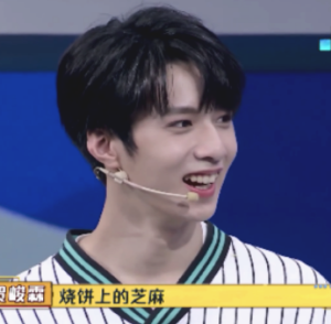 刘耀文可二改
二改收藏专辑标明贺忱煜或ID