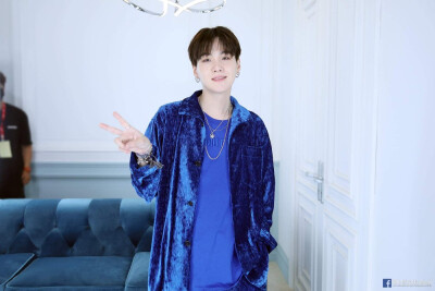 闵玧其
210309 官推➕小蓝书