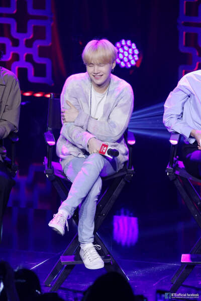 闵玧其
210309 官推➕小蓝书