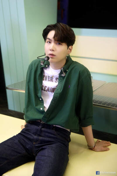 闵玧其
210309 官推➕小蓝书