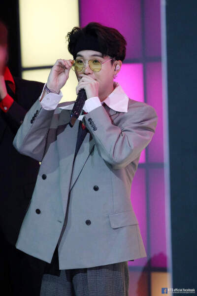 闵玧其
210309 官推➕小蓝书