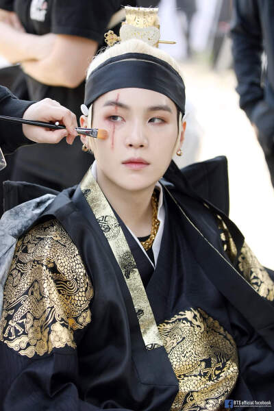 闵玧其
210309 官推➕小蓝书