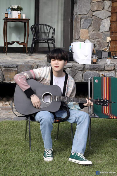 闵玧其
210309 官推➕小蓝书