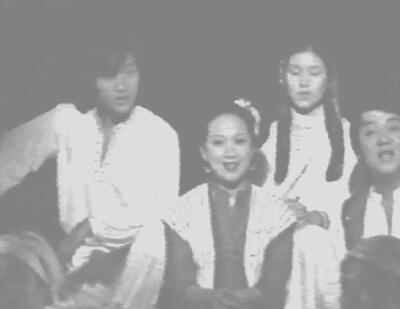 1978年1月张国荣应邀担任丽视家燕与小田演出嘉宾