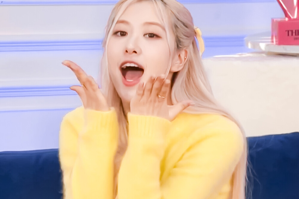 “希望不要失去梦想，各自肯定有儿时起就怀揣的梦想，随着生活可能梦想会有模糊的时候，也会有因为周围状况不得不放弃的时候 但还是希望不要丢失梦想坚持到最后， 朝着喜欢的事情努力前进过后，过程本身就会很幸福不是吗?我们都是一起成长呢” ——ROSÉ朴彩英 ​