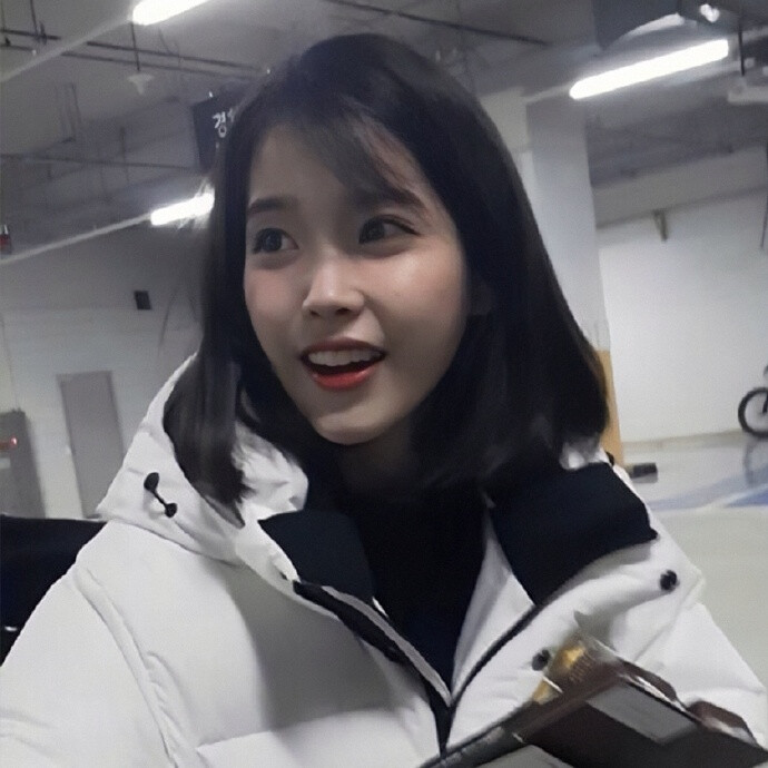 女爱豆 iu 李知恩 ©®在在在在在干嘛呢 图就是微博ID在在在在在干嘛呢的美女那里搬运来的 她的图太好看辣