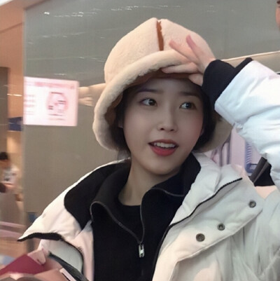 女爱豆 iu 李知恩 ©®在在在在在干嘛呢 图就是微博ID在在在在在干嘛呢的美女那里搬运来的 她的图太好看辣