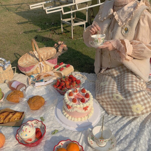 ᵀʰᵉ ʷᵒʳˡᵈ ⁱˢ ᵃ ˡⁱᵗᵗˡᵉ ᵇⁱᵗᵗᵉʳ / ᴵ ʷᵃⁿᵗ ᵗᵒ ᵍⁱᵛᵉ ʸᵒᵘ ˢᵒᵐᵉ ˢʷᵉᵉᵗⁿᵉˢˢ.
    这个世界有点苦，我想给你一点甜。 ​​​