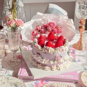 ᵀʰᵉ ʷᵒʳˡᵈ ⁱˢ ᵃ ˡⁱᵗᵗˡᵉ ᵇⁱᵗᵗᵉʳ / ᴵ ʷᵃⁿᵗ ᵗᵒ ᵍⁱᵛᵉ ʸᵒᵘ ˢᵒᵐᵉ ˢʷᵉᵉᵗⁿᵉˢˢ.
    这个世界有点苦，我想给你一点甜。 ​​​