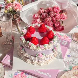 ᵀʰᵉ ʷᵒʳˡᵈ ⁱˢ ᵃ ˡⁱᵗᵗˡᵉ ᵇⁱᵗᵗᵉʳ / ᴵ ʷᵃⁿᵗ ᵗᵒ ᵍⁱᵛᵉ ʸᵒᵘ ˢᵒᵐᵉ ˢʷᵉᵉᵗⁿᵉˢˢ.
    这个世界有点苦，我想给你一点甜。 ​​​