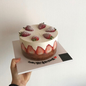 ᵀʰᵉ ʷᵒʳˡᵈ ⁱˢ ᵃ ˡⁱᵗᵗˡᵉ ᵇⁱᵗᵗᵉʳ / ᴵ ʷᵃⁿᵗ ᵗᵒ ᵍⁱᵛᵉ ʸᵒᵘ ˢᵒᵐᵉ ˢʷᵉᵉᵗⁿᵉˢˢ.
    这个世界有点苦，我想给你一点甜。 ​​​