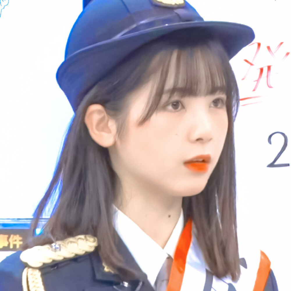 
-私を逮捕したいですか?
想逮捕我嗎？
-かわいい警察さん.
可愛的警察小姐.
原许秋泽