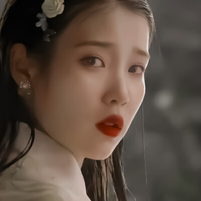 “如果時光倒回，你是我的文藝復(fù)興?！?IU cr.蘇稚童 原亓官妍