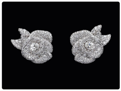 Dior 刚刚推出新一季高级珠宝系列——「RoseDior」，共呈现54件独一款作品，致敬品牌创始人 Christian Dior 钟爱的「玫瑰」花卉。这是继「Bal des Roses」系列问世10年后 Dior 再度诠释这一经典主题，运用色彩更绚丽…