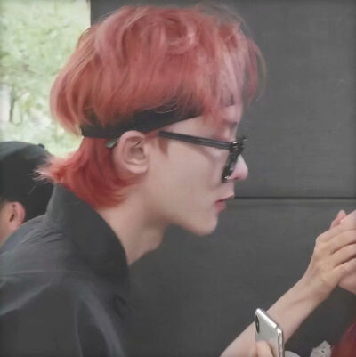 情侣头像 最感动的是他懂得你所有的口是心非。「侵权删」