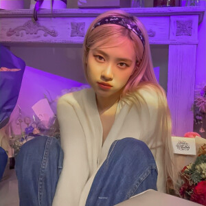 rose朴彩英壁纸背景图 ​