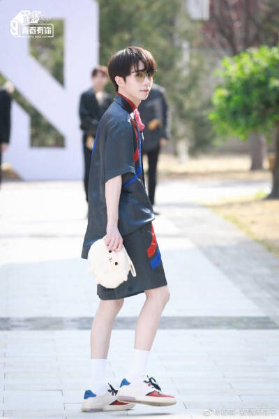 李俊濠出道！
标注：图源出处微博