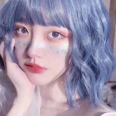 蓝色真人女头
蓝色/真人/女生/头像/仙气
礼貌抱图