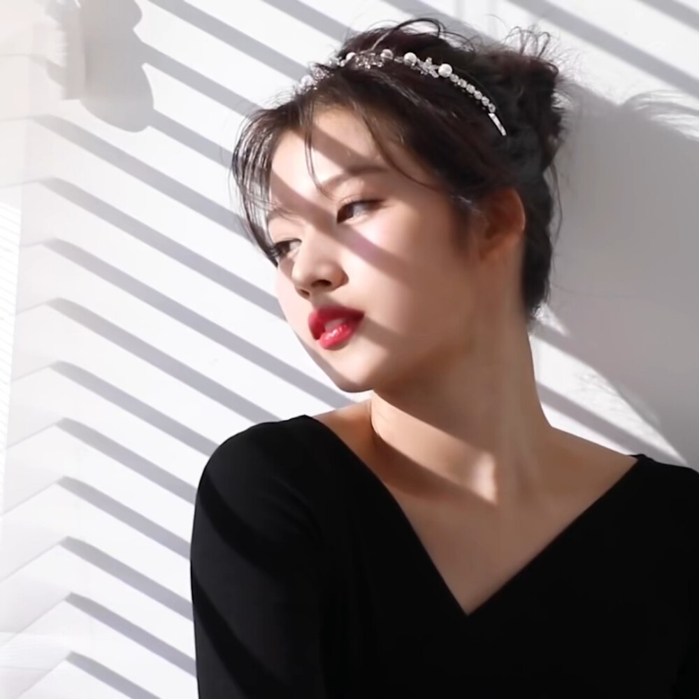 Black swan‖SANA
凑崎纱夏
“优雅永不过时。”
改了d我，标明宋卿乐 