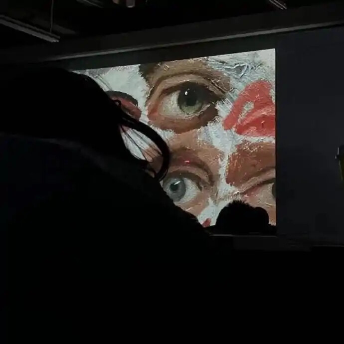 壁纸/
我一直想从你的窗子看月亮。