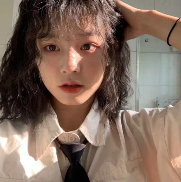 “没有骑士保护的公主必须长大.”
