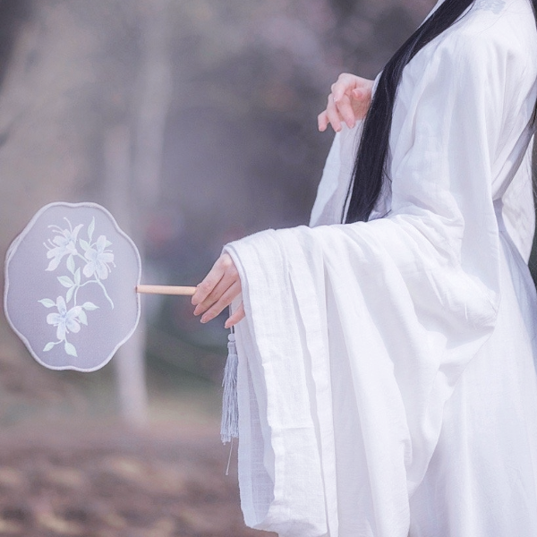 “四季花常在，九州事尽知。”
秦软玉の自截 禁二传二改
汉服头像/古风女头/古风真人