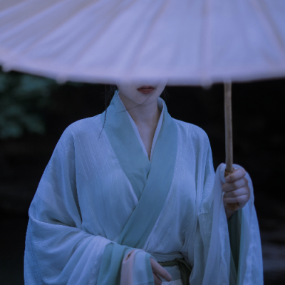 “四季花常在，九州事尽知。”
秦软玉の自截 禁二传二改
汉服头像/古风女头/古风真人