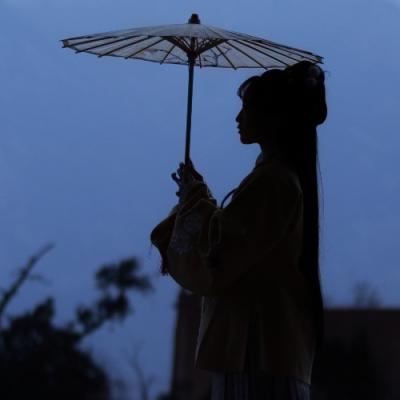 “四季花常在，九州事尽知。”
秦软玉の自截 禁二传二改
汉服头像/古风女头/古风真人