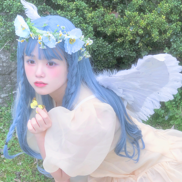 “春天应该暗恋一个人，然后夏天和他私奔。” ​​​
日系头像/文艺女头/仙气女头
秦软玉の自截 禁二传二改