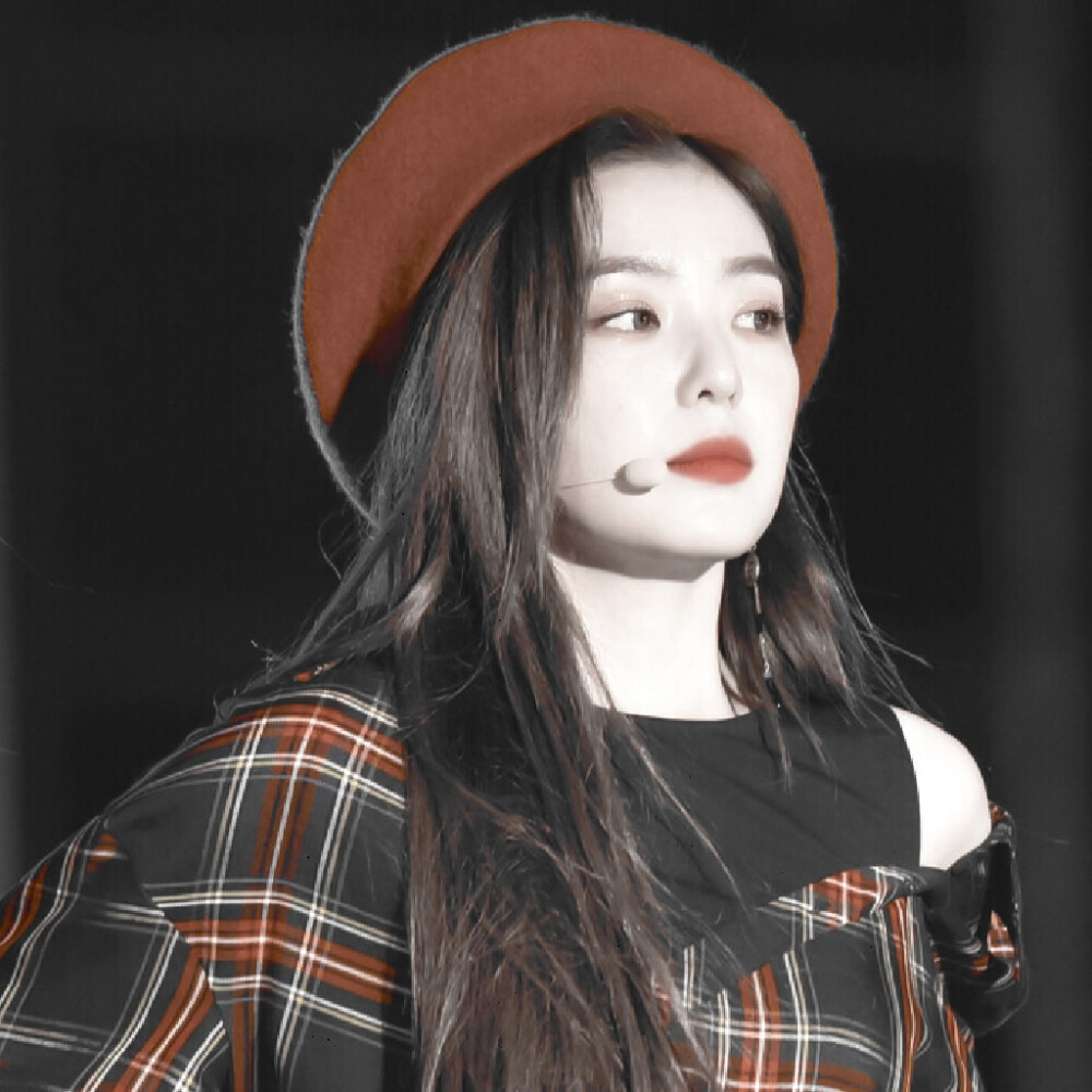 
“你再多看我一眼多好啊，
这样我就有理由wen你了”