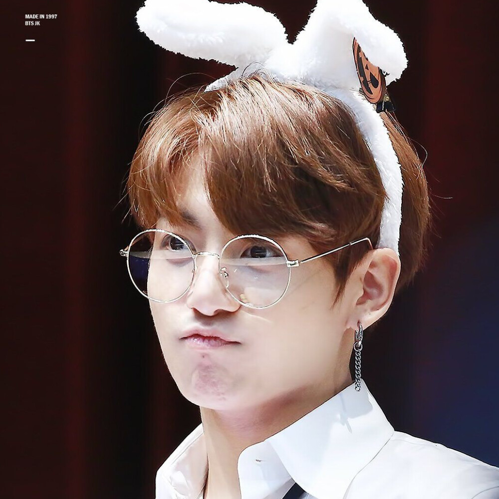 第一张RabbiKook_97
第二张morethanever_jk
第三张onthepath_97
第四张madein1997
第五张AUNT_POTATO_