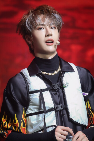 190602 乐华娱乐家族演唱会
?渴?
@UNIQ-王一博 cr:logo