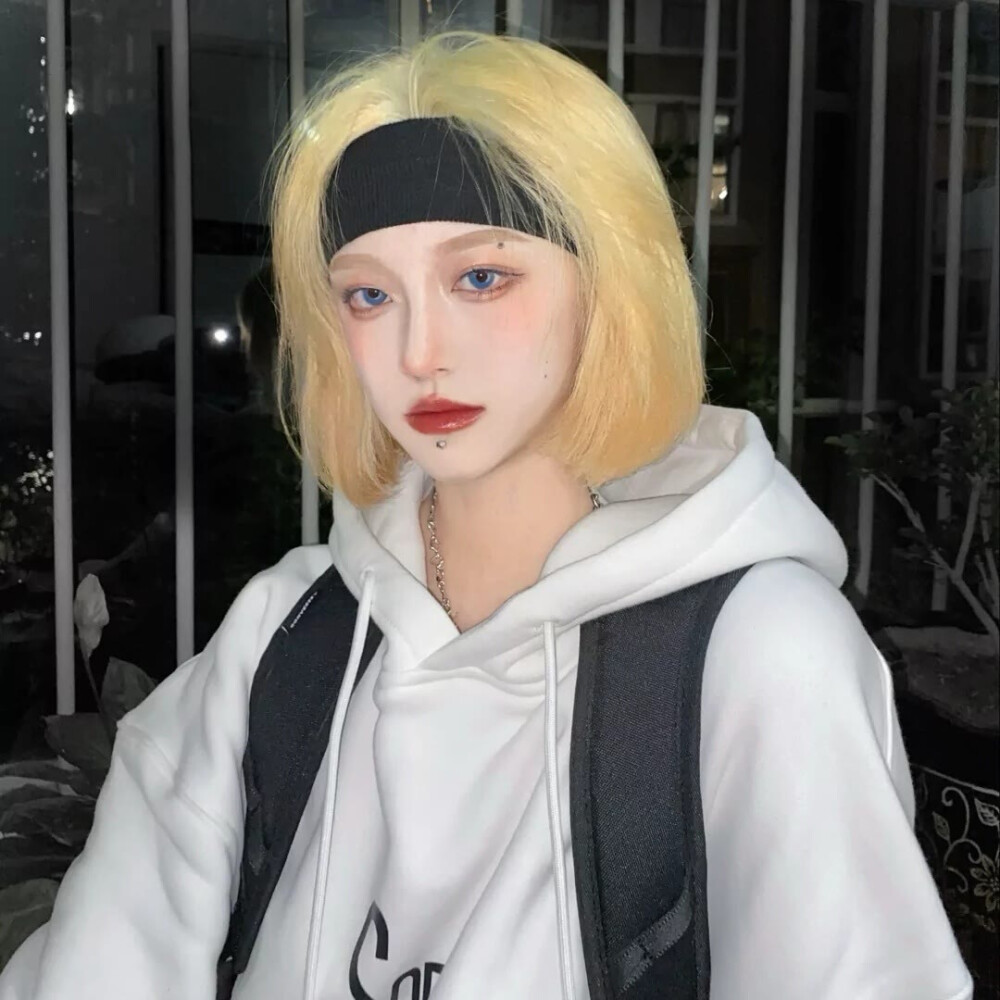 欧美/成熟风女头
“这一次，换我来守护你。”