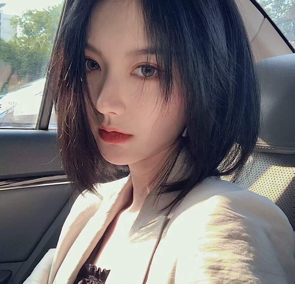 欧美/成熟风女头
“这一次，换我来守护你。”