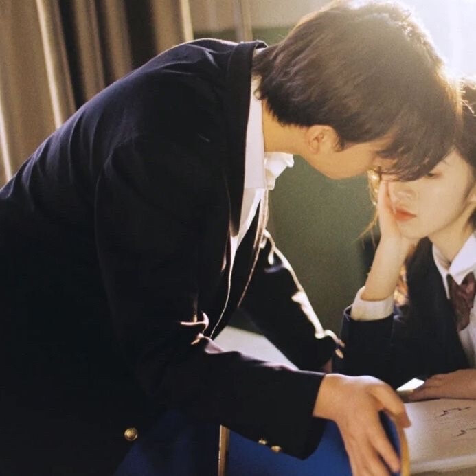 窗外是我想陪你走下去的人间.
今日份情侣头像/ins潮图
源自各处 侵权致歉.