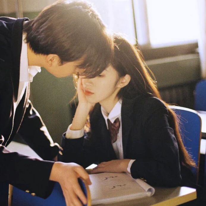 窗外是我想陪你走下去的人间.
今日份情侣头像/ins潮图
源自各处 侵权致歉.