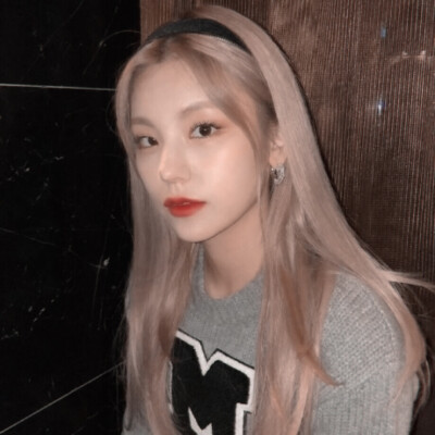 手心的蔷薇 刺伤而不自觉