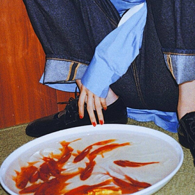 浓烈 朦胧 头像壁纸
侵删