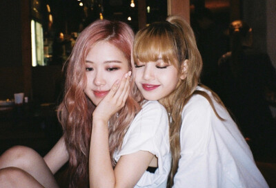 ROSÉ & LISA