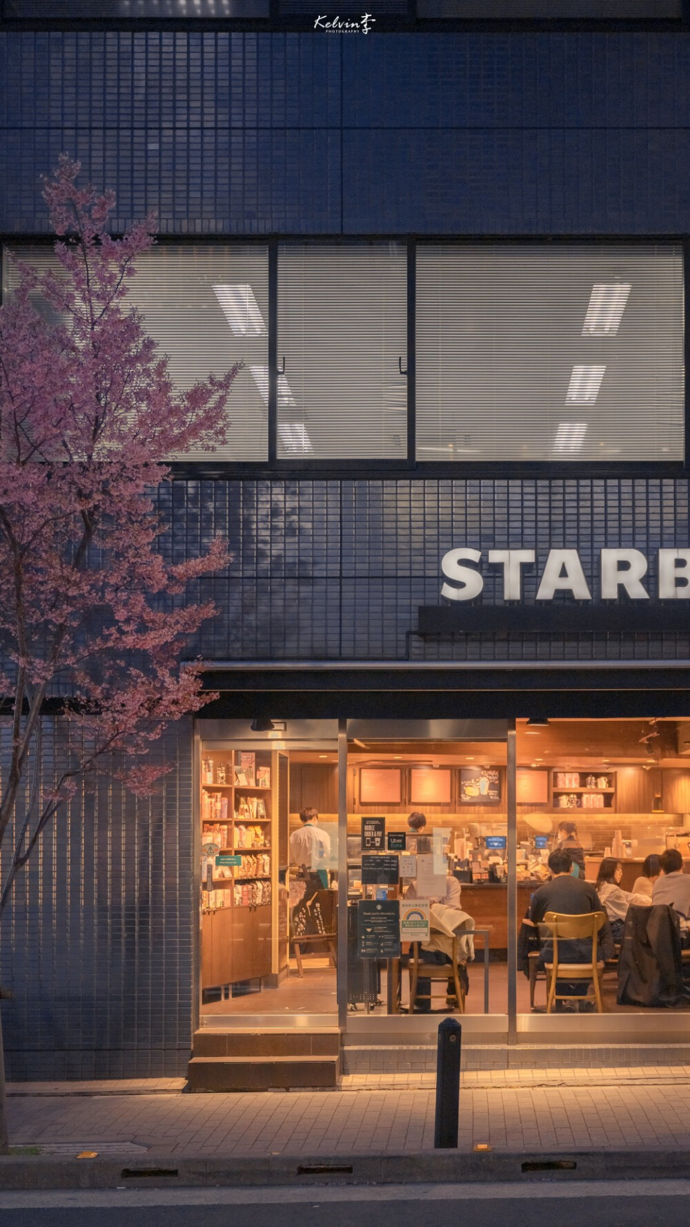 听山海在耳边吵嘴 你倾慕山与水
也美不过我半生无悔
摄影: kelvin李 