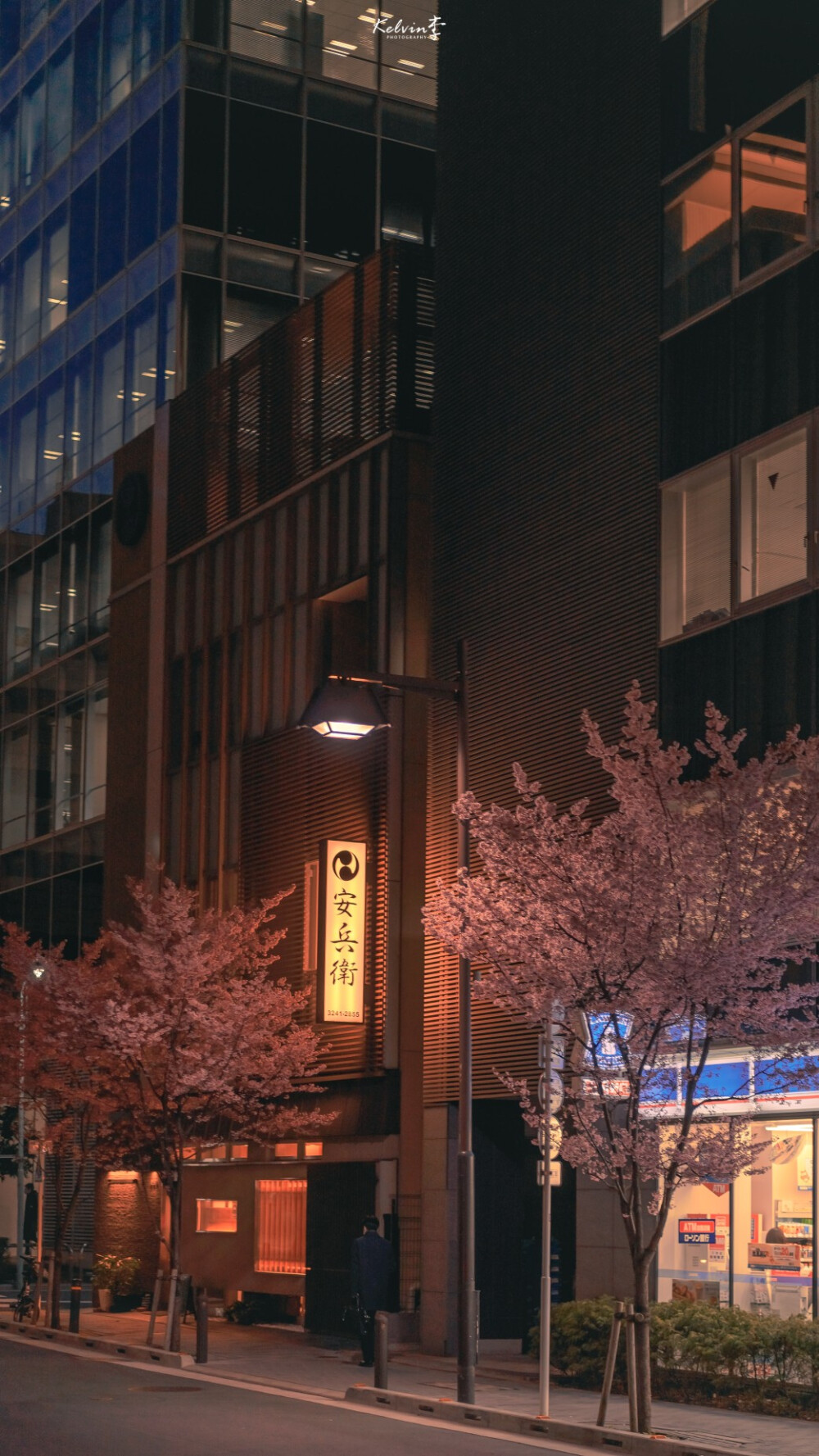 听山海在耳边吵嘴 你倾慕山与水
也美不过我半生无悔
摄影: kelvin李 