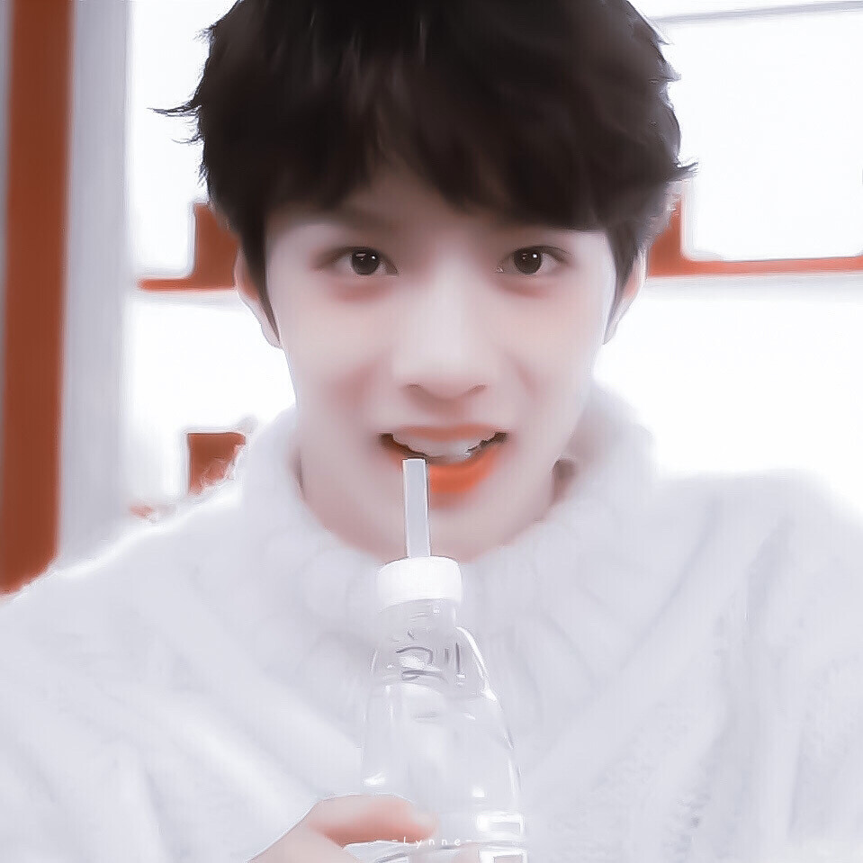 • 刘耀文
· Lynne