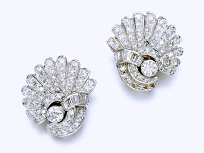 已故第二代蒙巴顿女伯爵、第7代布雷伯恩男爵夫人帕特里夏的珠宝，可拆卸钻石卷轴耳钉/胸针