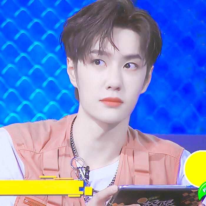 -惊呆了啵啵！
#王一博
◎林榆潇
王一博
P1.2cr.江纪然
3.6cr.不是雾
贴纸.宋瑜