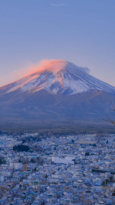 富士山的日出 ​​​
摄影：@MoLana